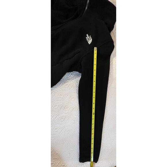 Black The Northface fleece jacket
Size￼sm
Excellent condition - Picture 8 of 8